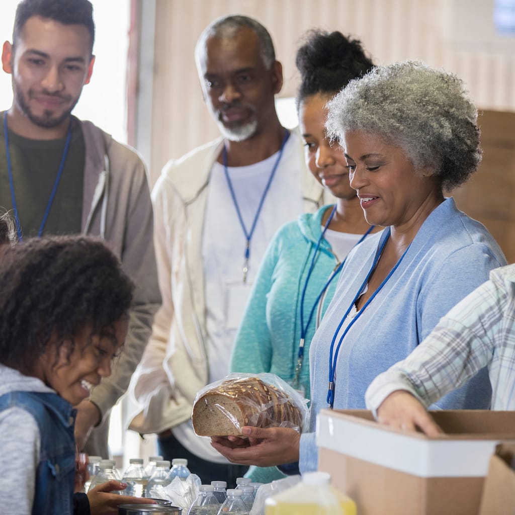 The Benefits of Donating Time to Food Pantries